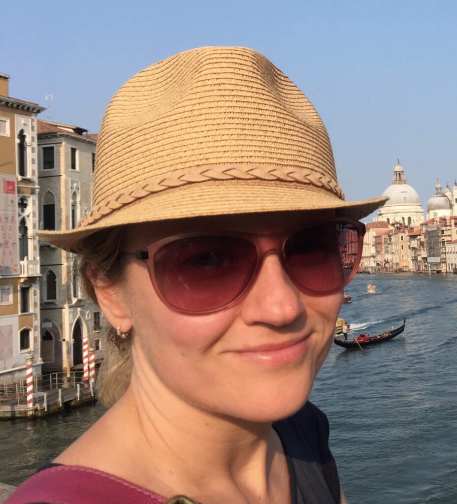 Fotografija Nataše Kovačević sa Venecijom u pozadini